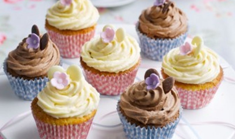 Gluten Free White Chocolate Vanilla Cupcakes