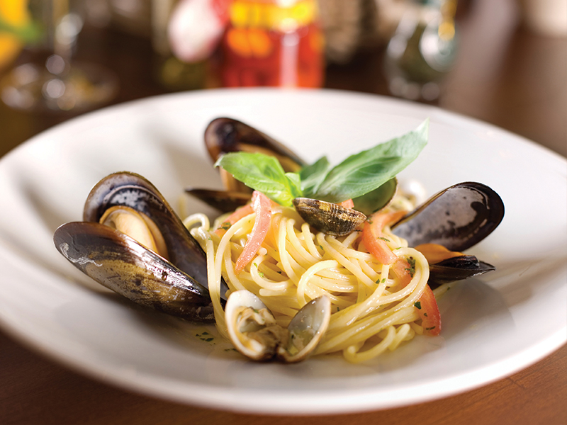 Gluten Free Mussels Chilli And Pancetta Spaghetti