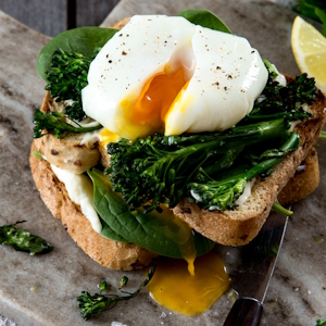 Toast with poached eggs and vegetables